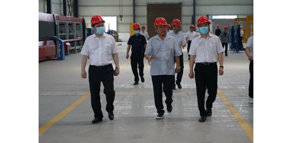 2022-6-29市委書記劉革安陪同省金融監(jiān)管局、國家開發(fā)銀行等領(lǐng)導(dǎo)視察萬眾集團(tuán)
